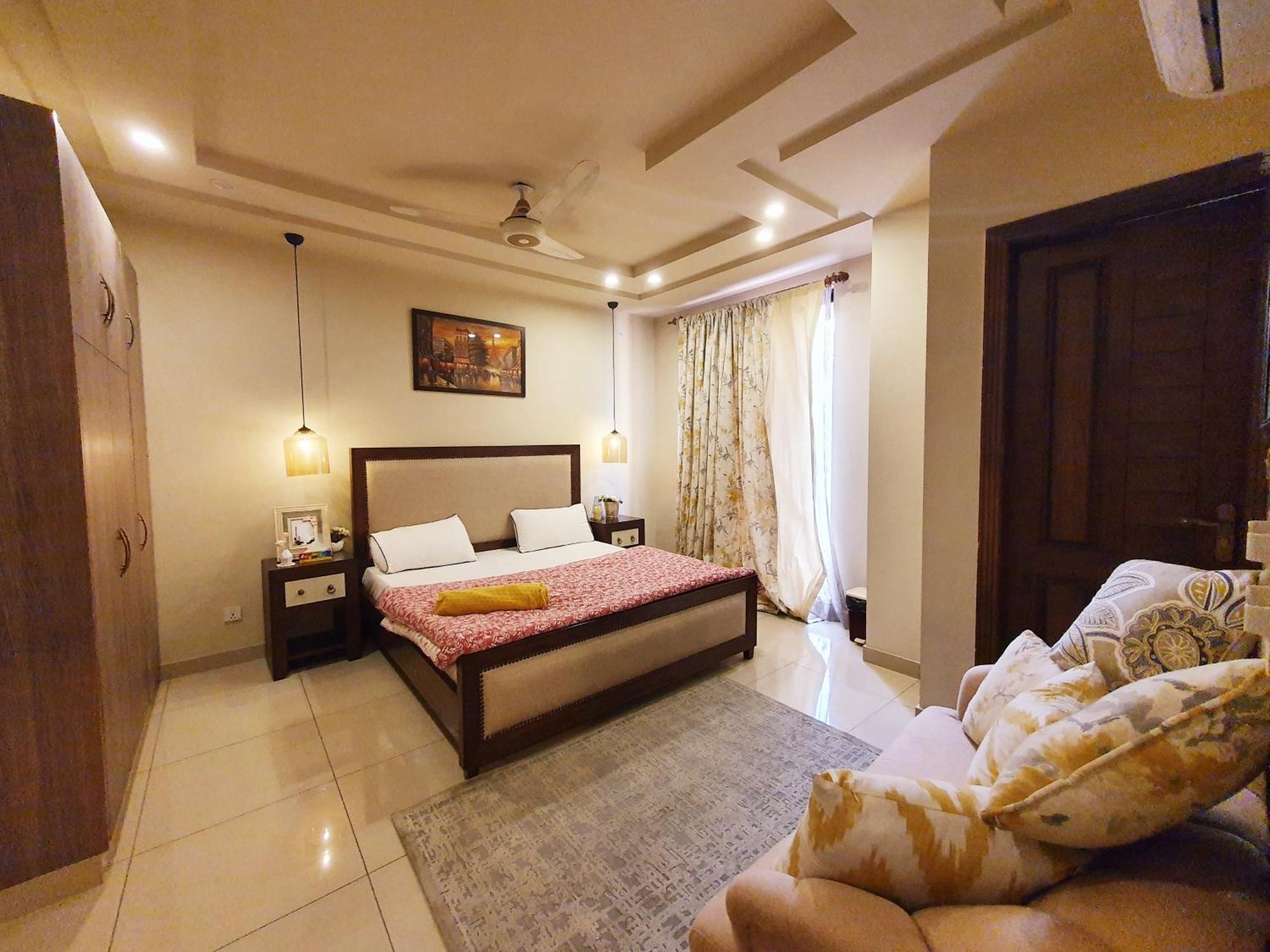 Luxurious Landing Apartments & Suites Bahria Town Rawalpindi Room photo