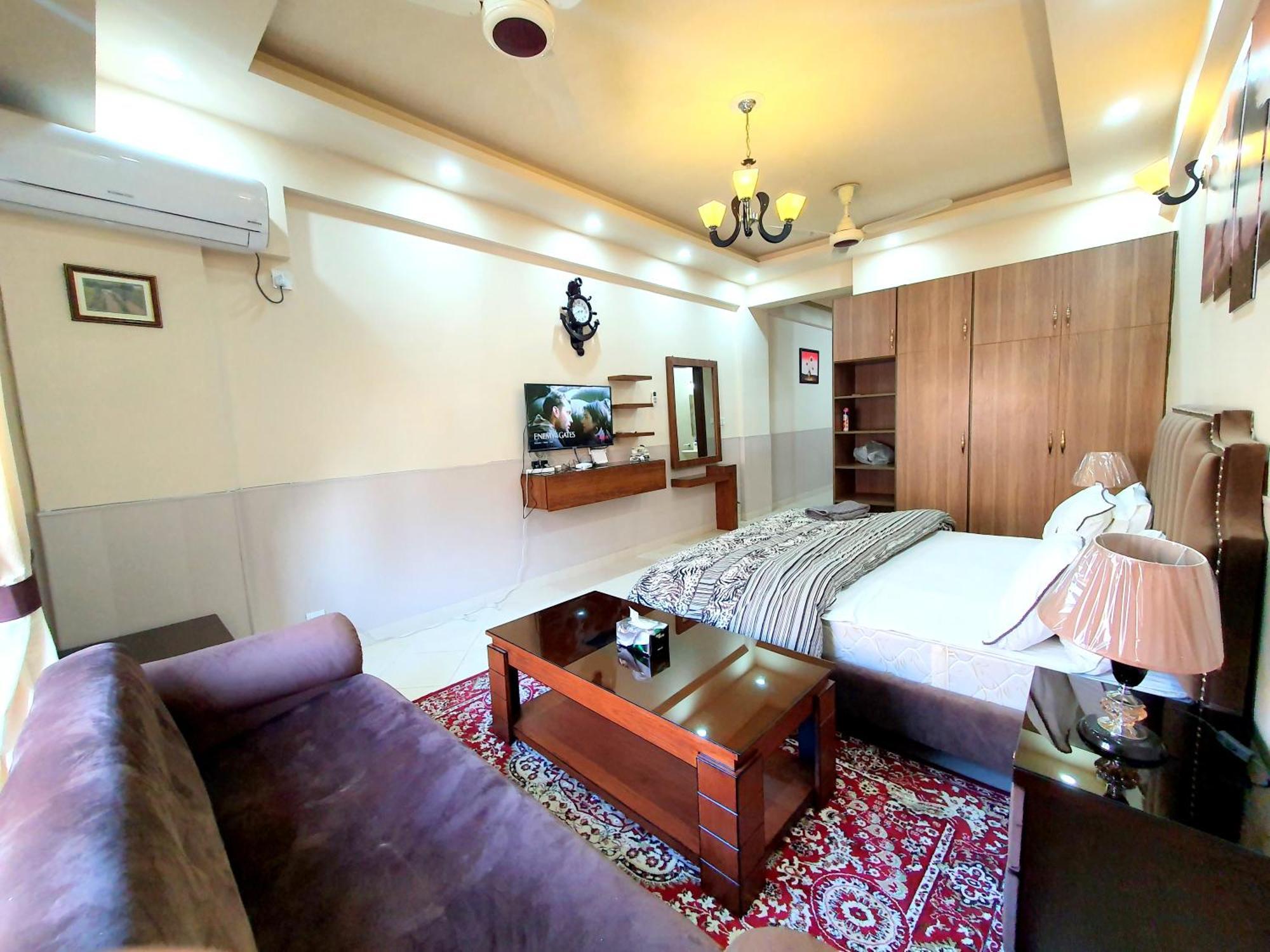 Luxurious Landing Apartments & Suites Bahria Town Rawalpindi Room photo