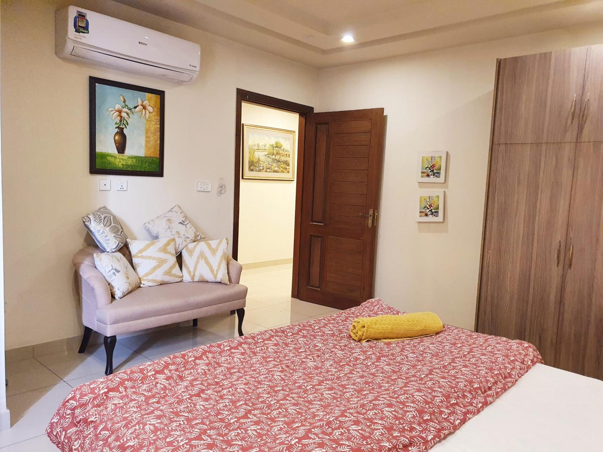 Luxurious Landing Apartments & Suites Bahria Town Rawalpindi Room photo